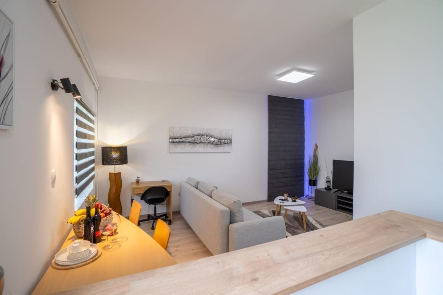 Apartman Mihovil Gospic Ngoại thất bức ảnh