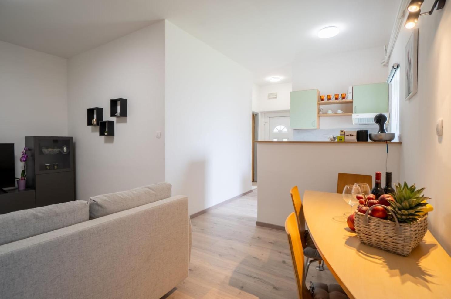 Apartman Mihovil Gospic Ngoại thất bức ảnh