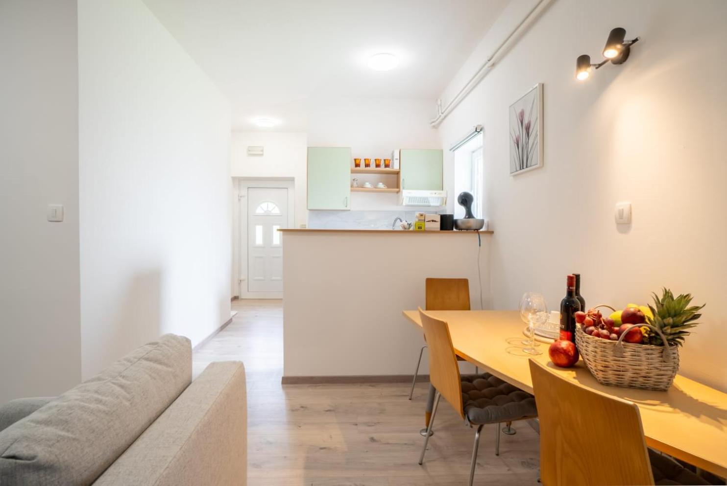 Apartman Mihovil Gospic Ngoại thất bức ảnh
